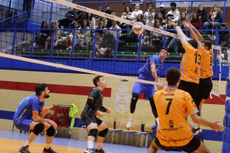 El Voleibol Leganés se hace con el derbi ante el Alcorcón