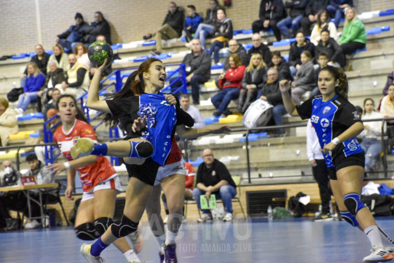 Contundente y vital remontada del Balonmano Leganés femenino