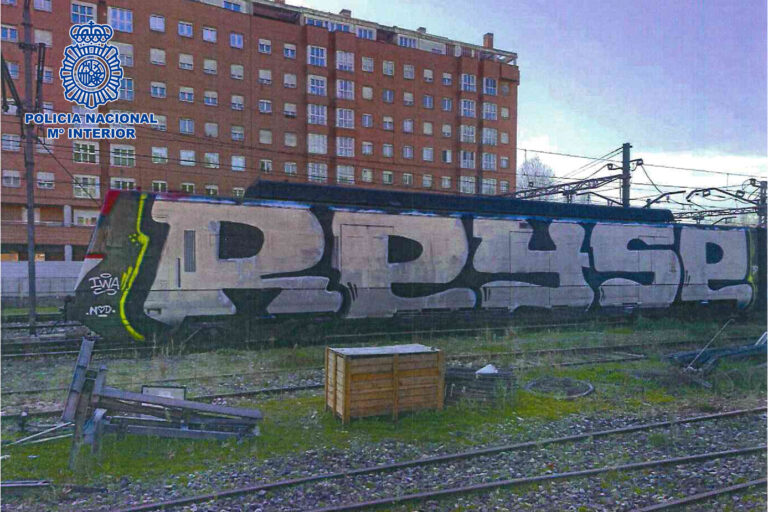 Policía Nacional detiene a 28 grafiteros por pintadas en vagones de trenes