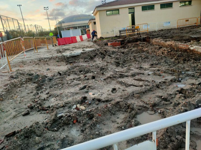 Las obras del Julián Montero, con riesgo para trabajadores y deportistas
