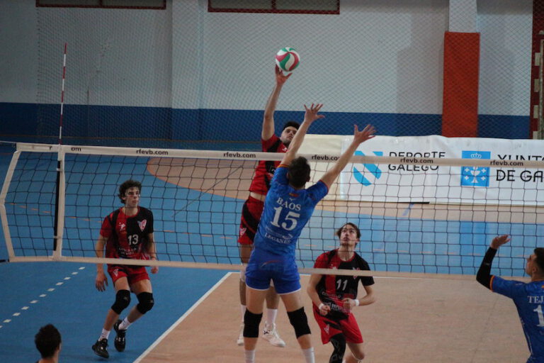 Emocionante duelo de voleibol en tierras gallegas