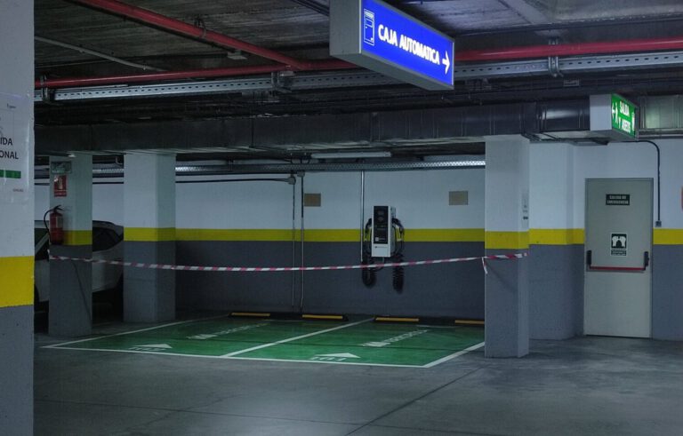 Averiados puntos de recarga de coches eléctricos de EMSULE