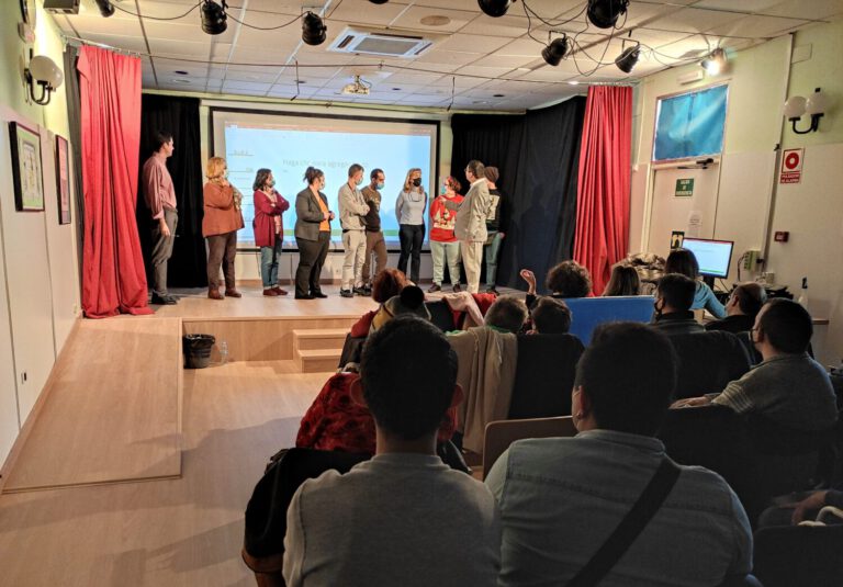 Personas con discapacidad intelectual se forman en seguridad digital