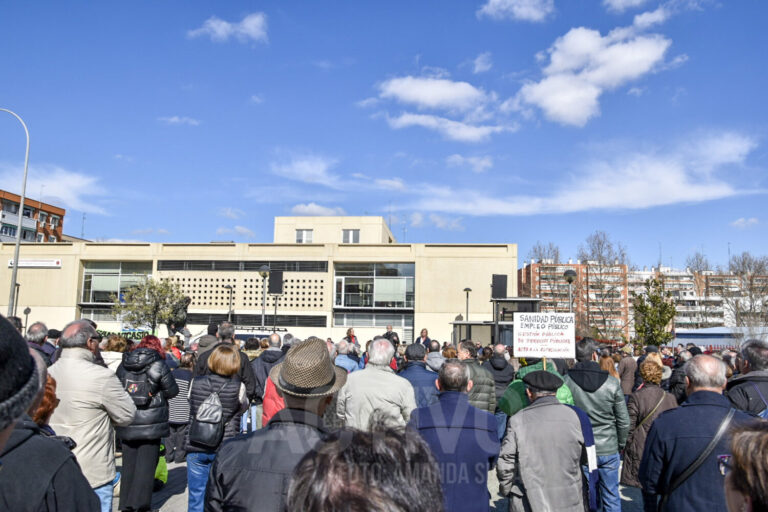 Masiva concentración por la sanidad pública en Leganés