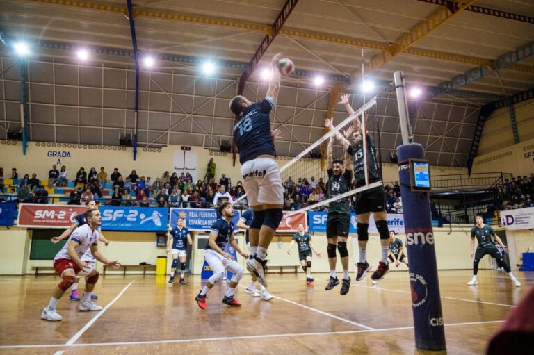 El Voleibol Leganés cierra una gran victoria en casa del líder