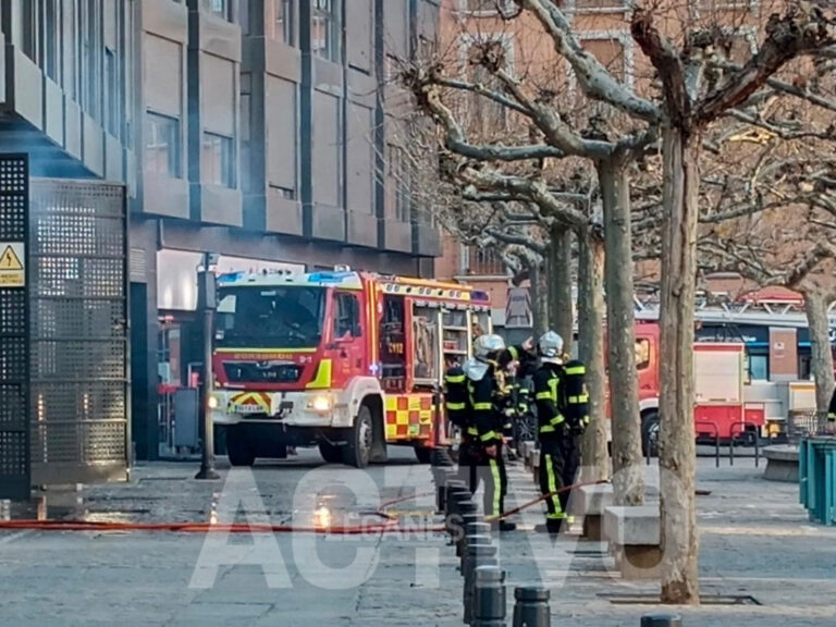 Desalojado un edificio de Fuente Honda por un incendio