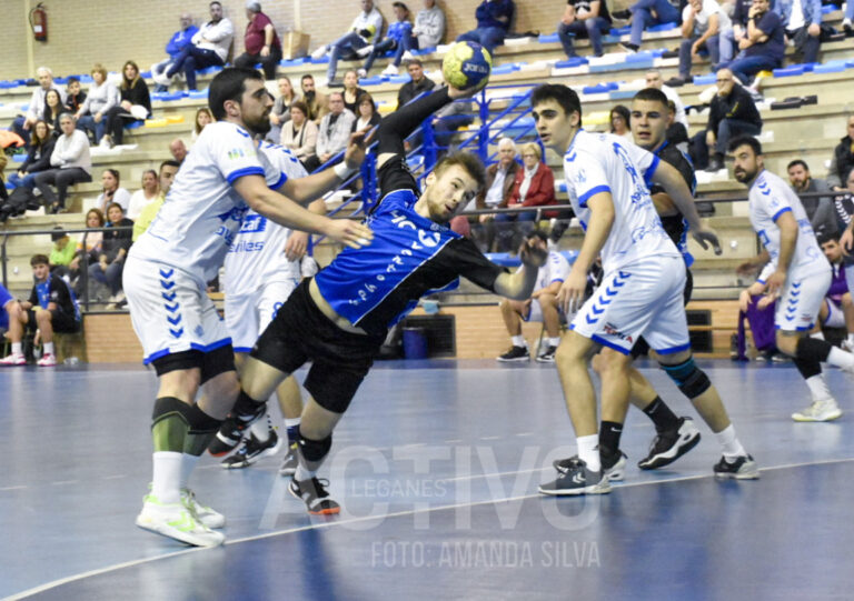 Dura caída del Balonmano Leganés ante el líder en casa