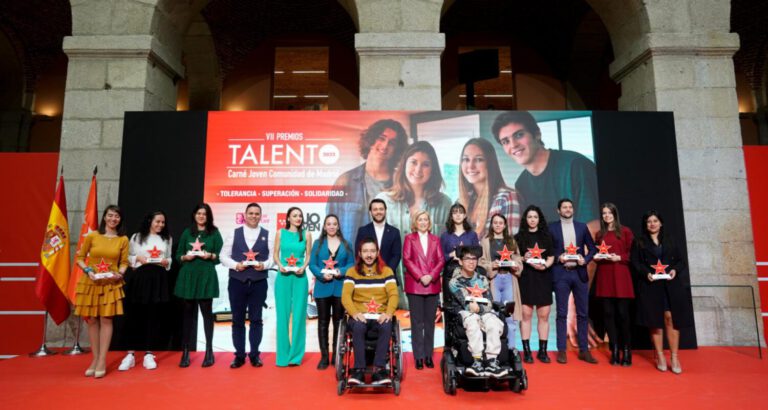 Pilar, voluntaria de Cruz Roja Leganés, premiada en los Talento Joven
