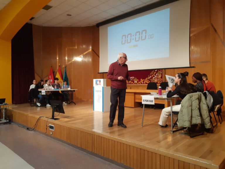 Últimos preparativos para la Liga de Debate Escolar en Leganés