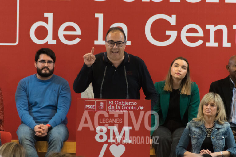 Llorente explica el retraso de los nuevos centros culturales