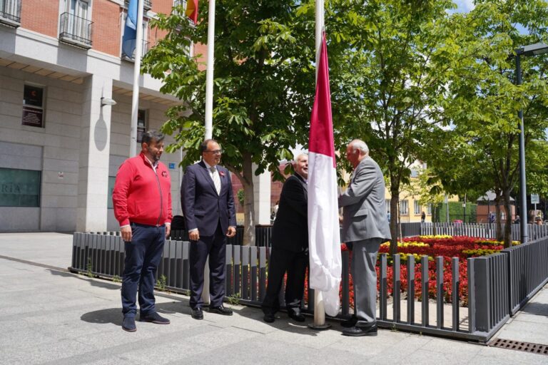 Leganés iza la bandera de Castilla-La Mancha en su día oficial