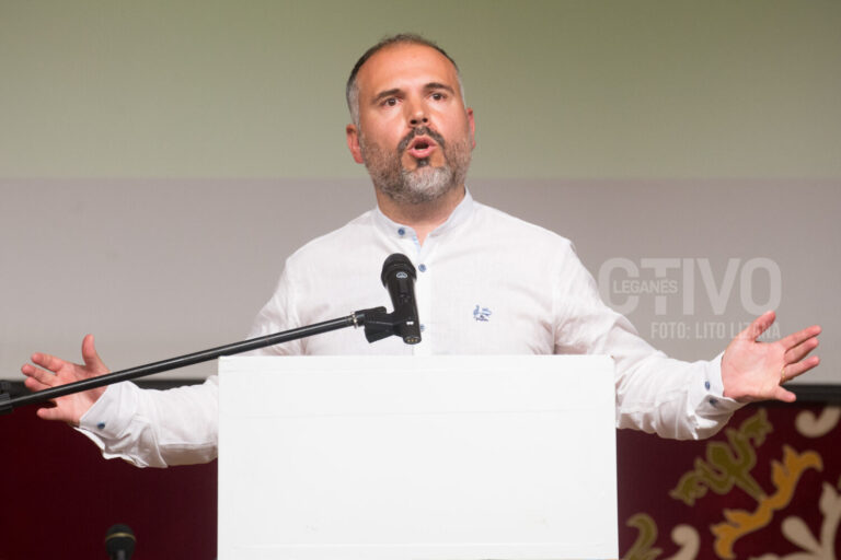 Carlos Delgado (ULEG) acusa a Santiago Llorente (PSOE) de «reírse de los vecinos» en una carta abierta