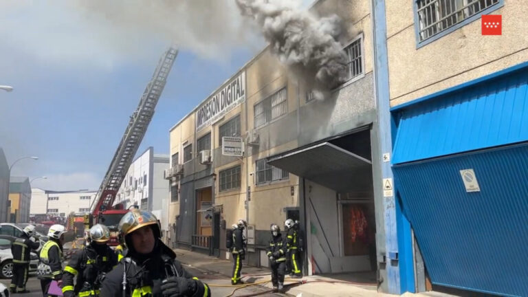Intoxicado un trabajador en un incendio en Prado Overa (Leganés)