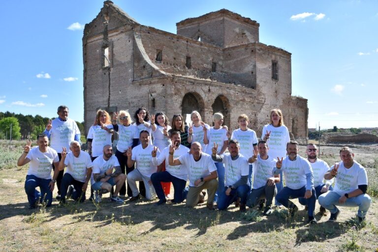 VOX Leganés presenta su lista frente a la Ermita de Polvoranca