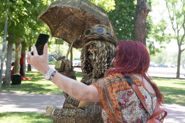 Galería | Las estatuas humanas conquistan Leganés en un festival de altas temperaturas