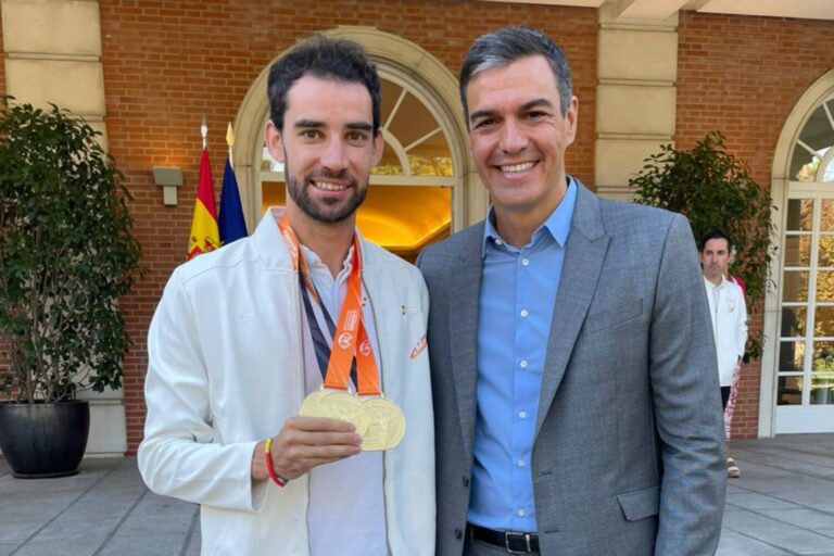 Álvaro Martín, doble campeón mundial de atletismo, recibido en la Moncloa