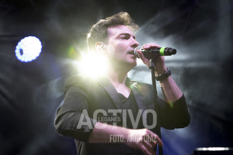 Fran Valenzuela hipnotiza con su tributo a Alejandro Sanz en las Fiestas de Leganés