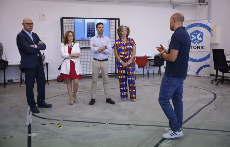 El consejero de Ciencia es testigo en Leganés de los desarrollos del IMDEA