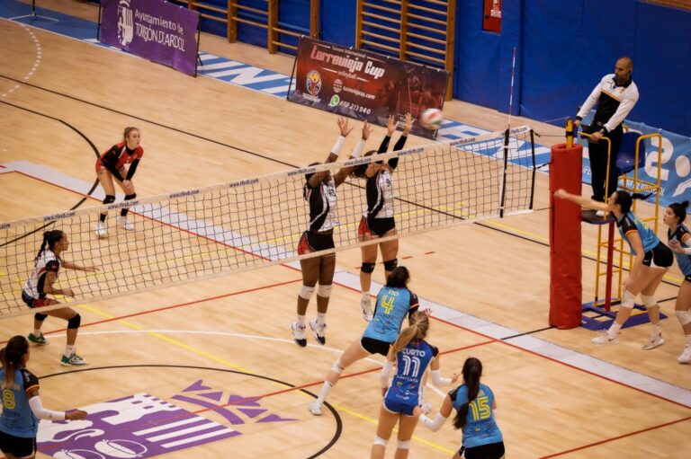 El Voleibol Leganés se mantiene líder tras un partido de infarto