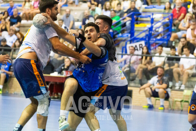 El Balonmano Leganés agrieta la defensa del Benalmádena y araña su primer punto