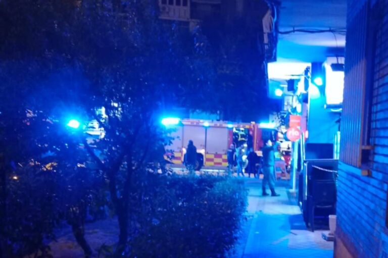 La Policía de Leganés desaloja un edificio por el incendio de una vivienda