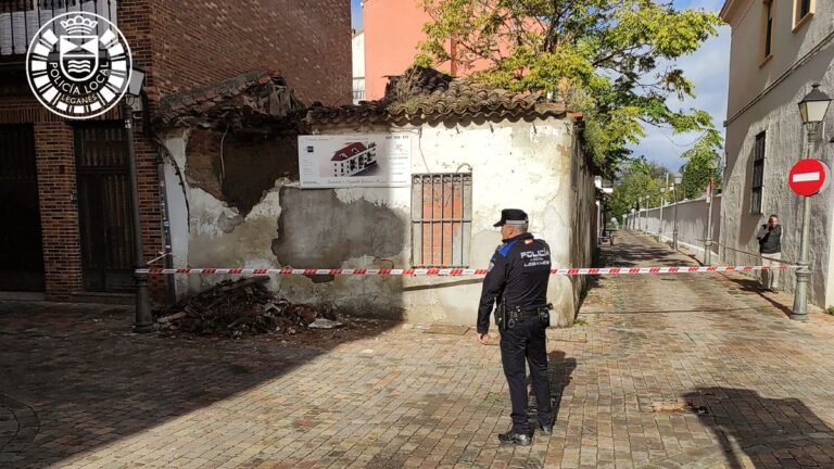 El derrumbe de una casa en Leganés acordona la calle San Nicasio