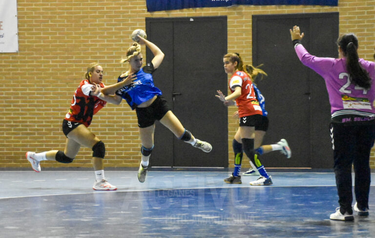 Balonmano Leganés sella una victoria de 10 ante el Solucar