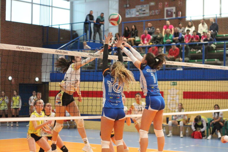 El Voleibol Leganés femenina deslumbra en su séptima victoria