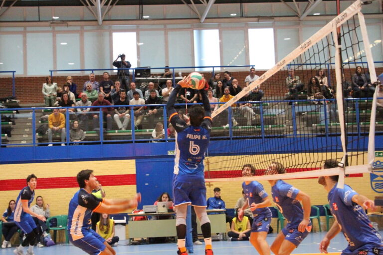 Los chicos de Voleibol Leganés vencen por la vía rápida al Almería
