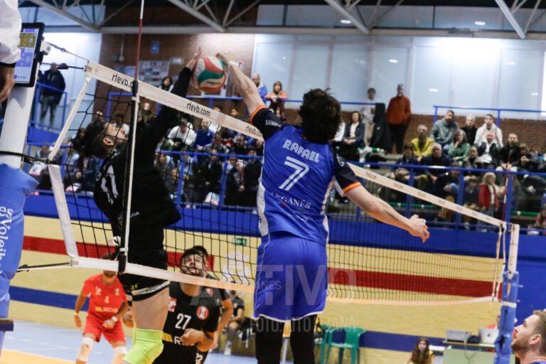 Los chicos de Voleibol Leganés mantienen el liderato