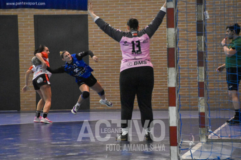 El Balonmano Leganés arrasa al Villaverde en un Cadenas entregado
