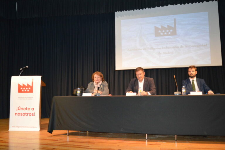 Empresarios y autoridades en la presentación de la Asociación de Polígonos Industriales de Madrid