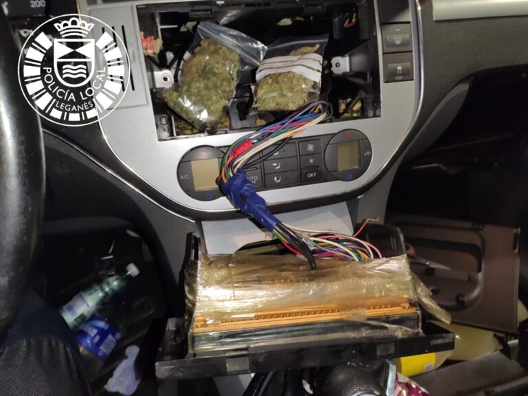 La Policía de Leganés incauta dos bolsas de marihuana en un control rutinario