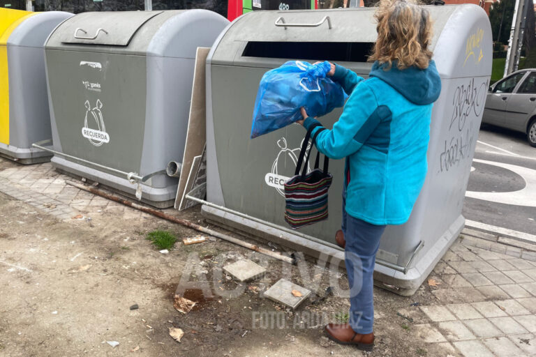 La retirada de la basura neumática de Zarzaquemada abre nuevos conflictos: «Esto es imposible»