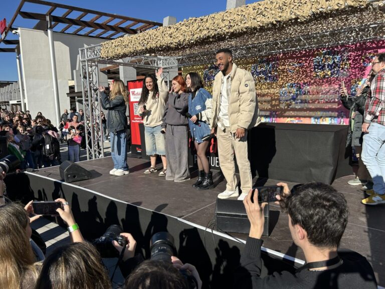La fiebre de ‘OT 2023’ aterriza en Leganés en su gira de firmas