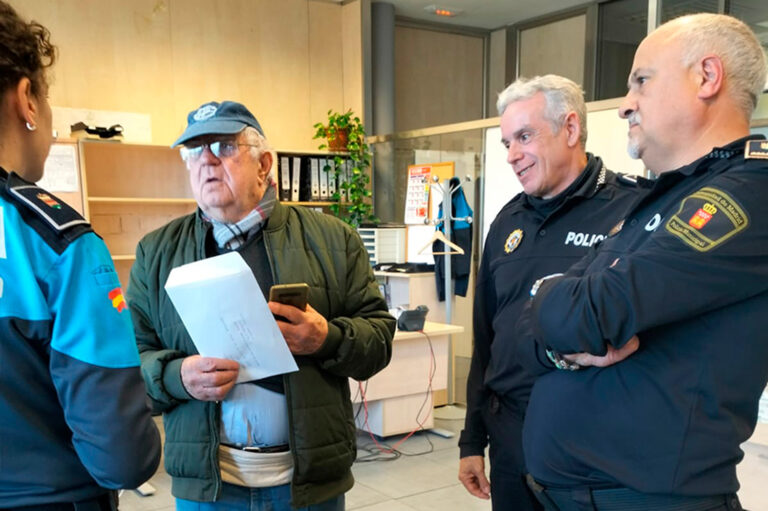 Devuelven 950 € a un vecino de Leganés que perdió la cartilla