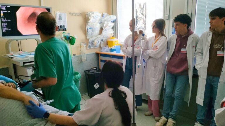 El Hospital Severo Ochoa acoge a 65 alumnos de 4 ESO para acercarles al mundo sanitario