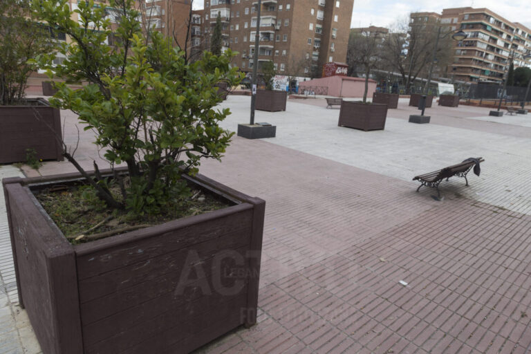 Oposición y vecinos cuestionan el plan municipal para los garajes de Zarzaquemada en Leganés