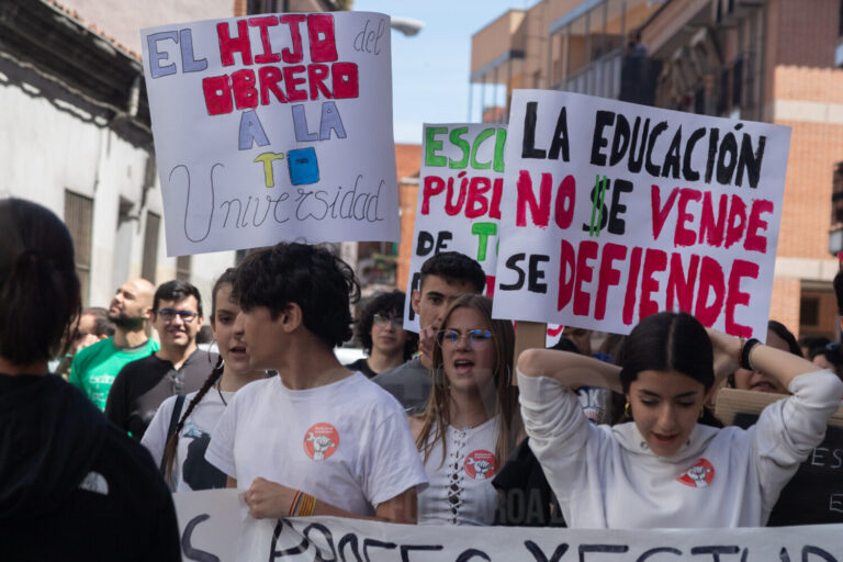 La huelga educativa llena Leganés: «Profes y estudiantes, unidas y adelante»