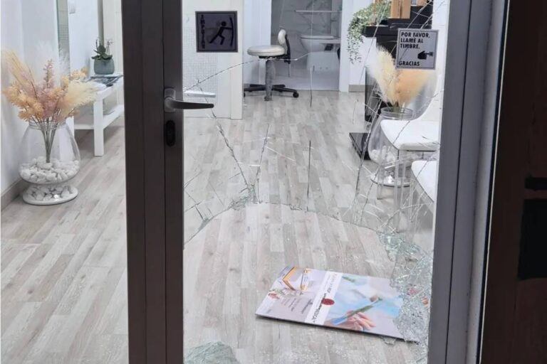 Denuncian un acto vandálico en comercio de Leganés Norte: «Por favor no vandalicéis»