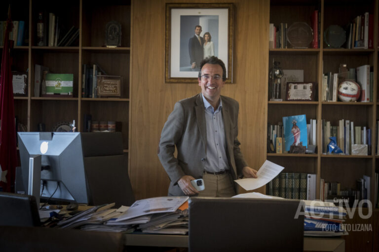 Tras los pasos del alcalde de Leganés: así es su jornada diaria