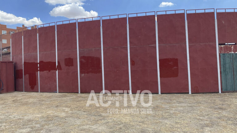«Vergüenza»: la plaza de toros portátil de Leganés amanece pintada