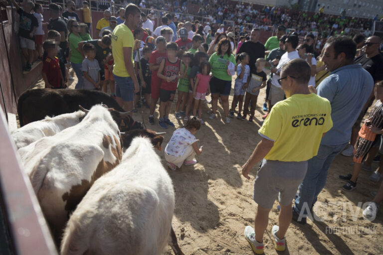 La bueyada infantil y el tentadero público en Leganés se celebran bajo las protestas