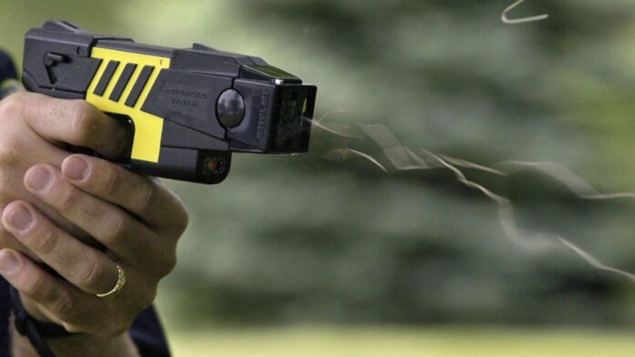 pistola taser