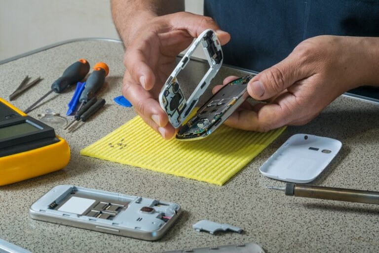 Servicios técnicos de confianza para reparar tu móvil sin tener que salir de casa