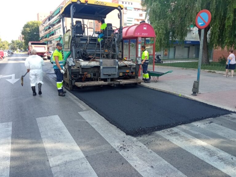 El Ayuntamiento de Leganés se cobra las mejoras de las contratas y repara el asfalto de 8 paradas de autobús