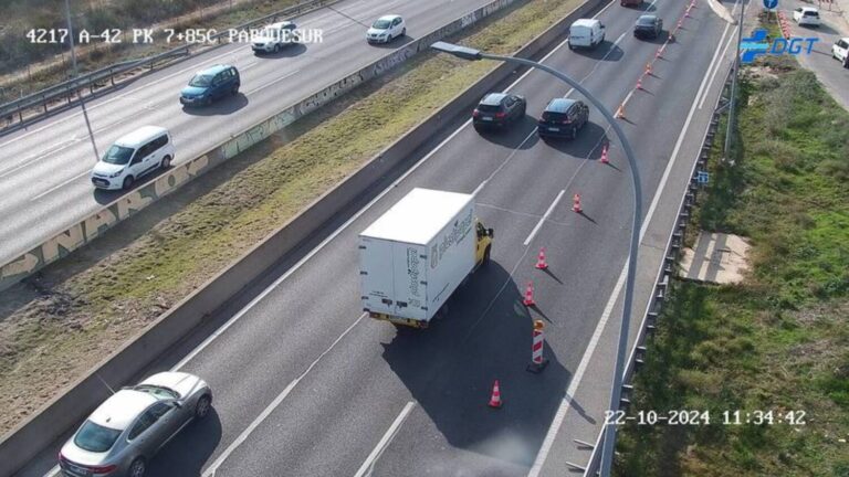 Cierran un carril en la A-42 tras romperse una tubería