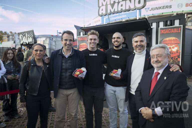 El alcalde de Leganés visita la final de The Champions Burger