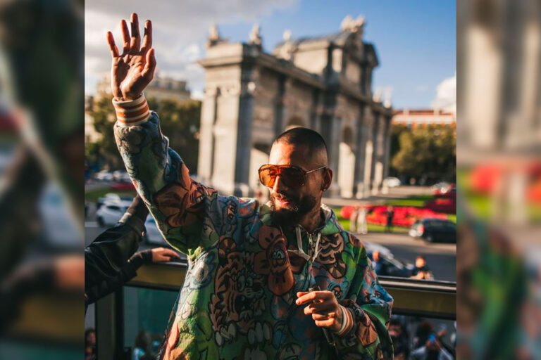 Maluma sorprende como modelo en Leganés
