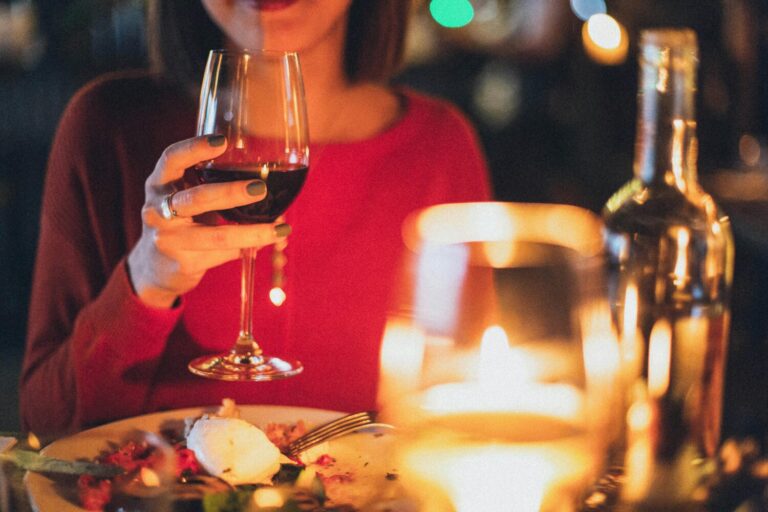 “Con suerte aparecía a cenar”: Cómo la Navidad se convierten en pretexto para el abuso del alcohol